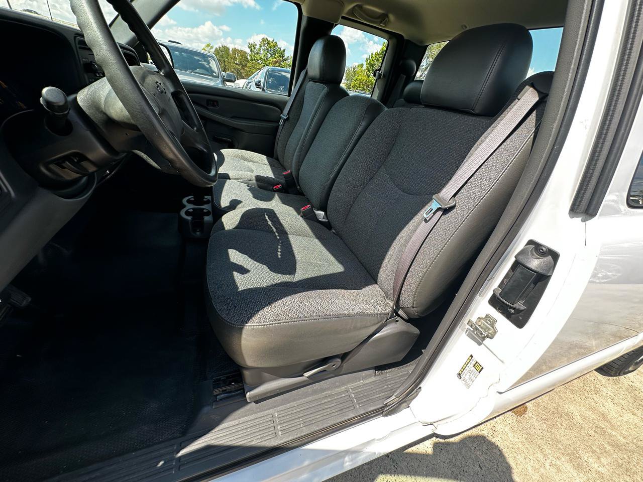 Used 2005 Chevrolet Silverado 1500 W/T RWD image 20