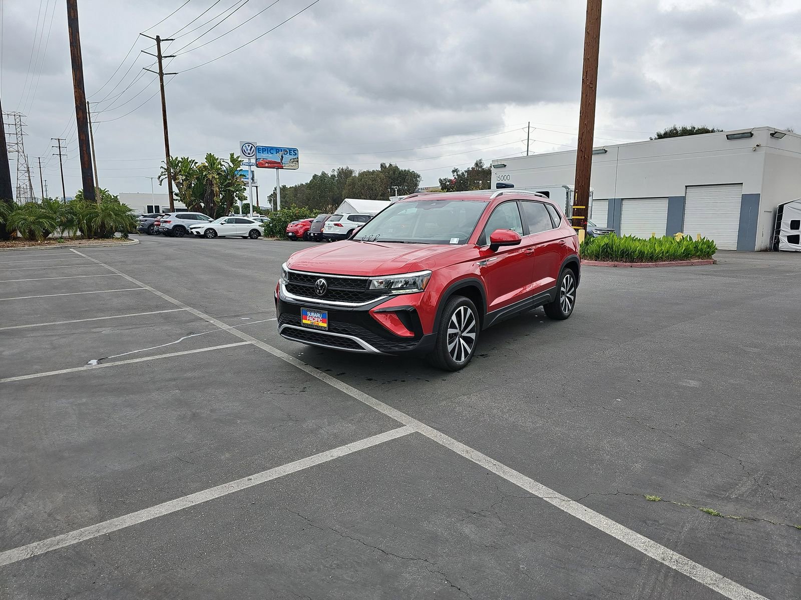 Used 2023 Volkswagen Taos SE image 3