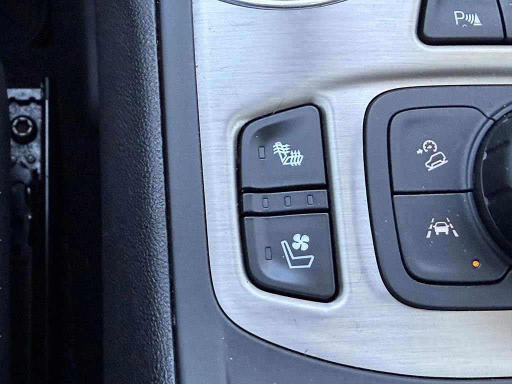 Used 2022 GMC Terrain Denali w/ Denali Premium Package image 25