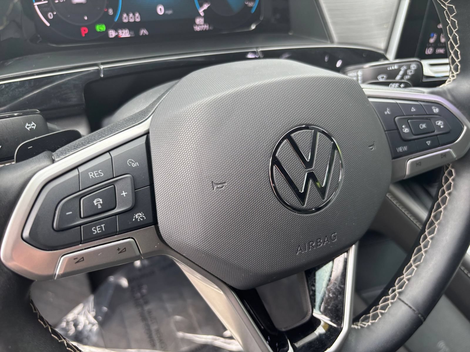 Used 2025 Volkswagen Atlas Cross Sport SE FWD image 29