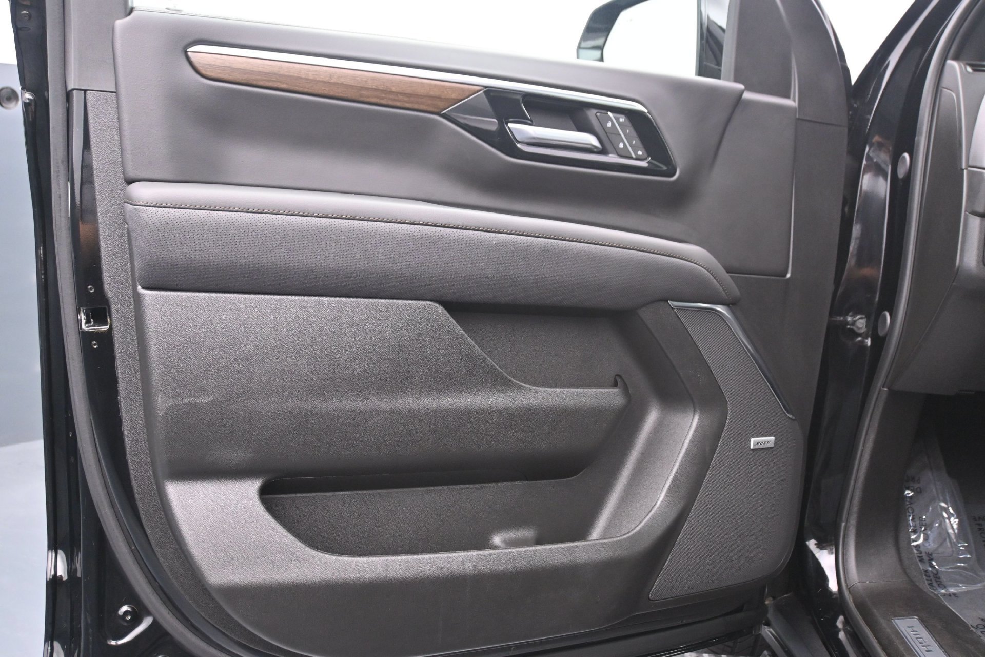Used 2025 Chevrolet Suburban High Country AWD/4WD image 22