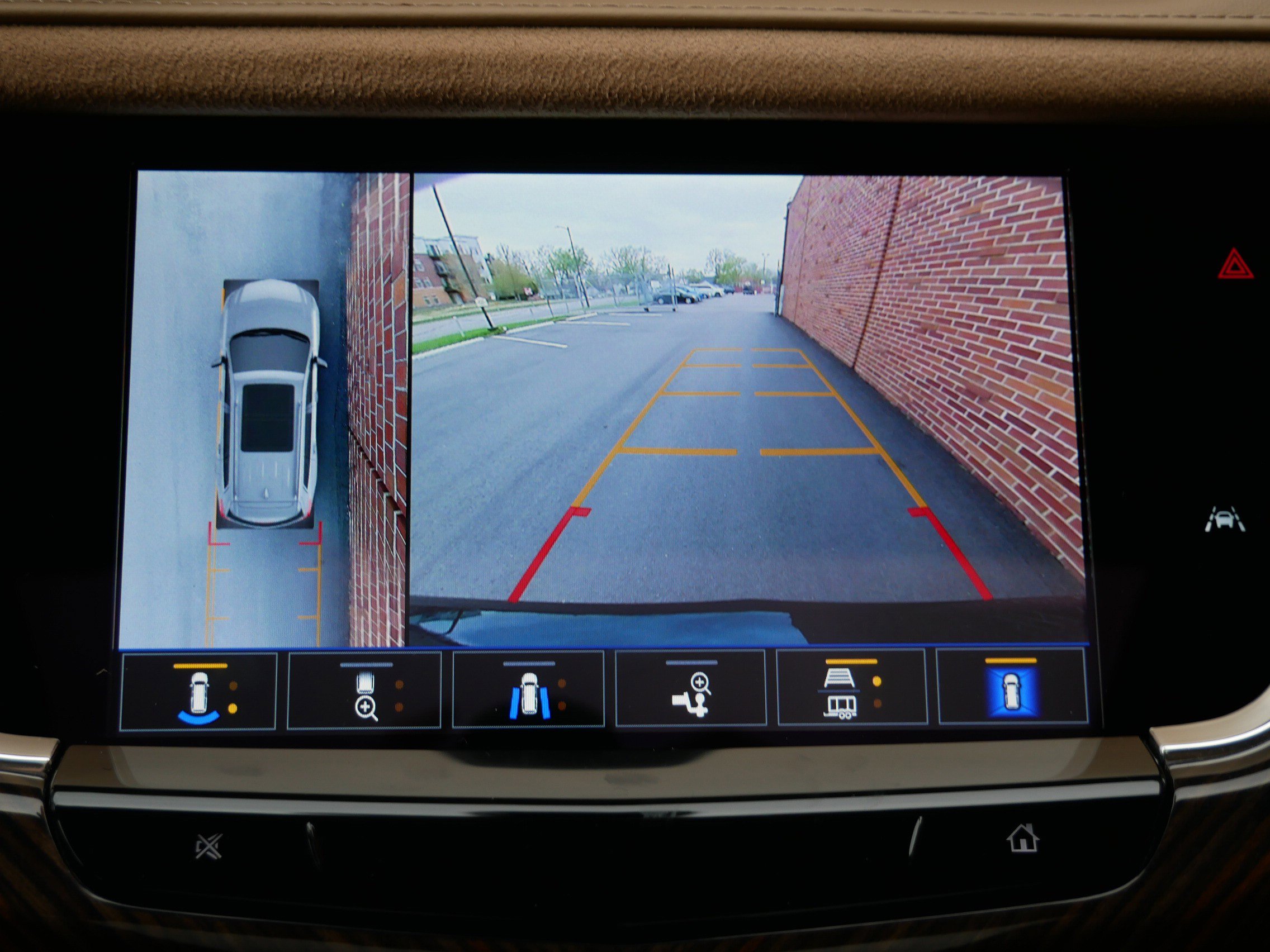 Certified 2024 Cadillac XT6 Sport w/ Platinum Package AWD/4WD image 18