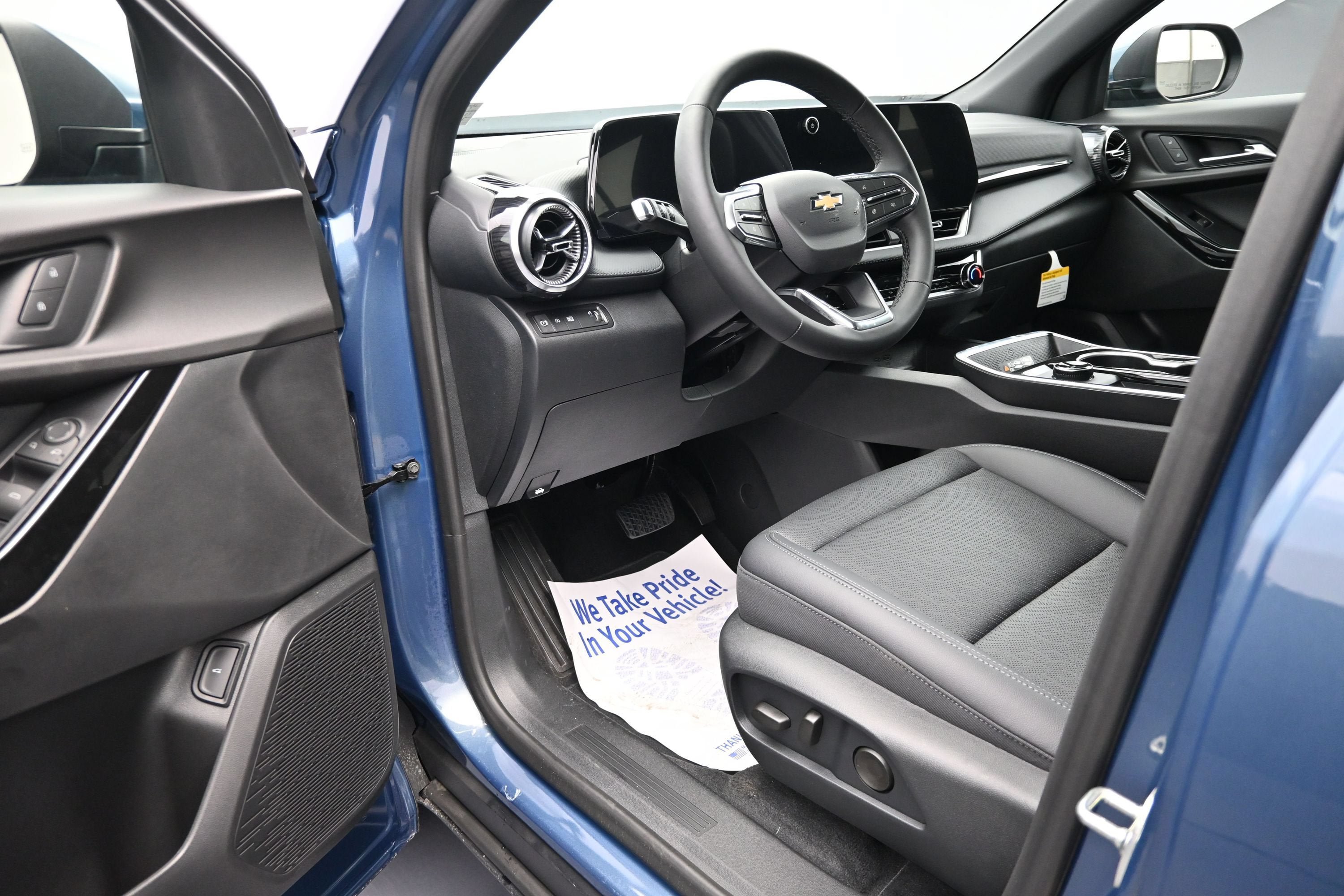 New 2027 Chevrolet Equinox LT w/ Convenience Package II FWD image 10