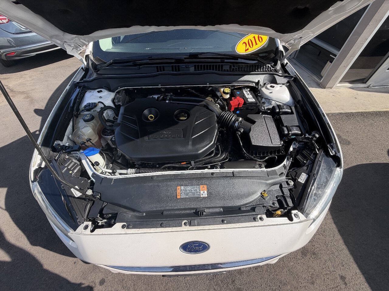 Used 2016 Ford Fusion SE FWD image 19