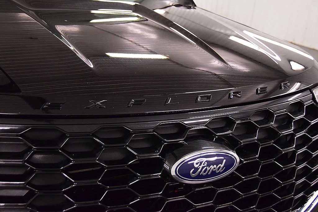 Used 2025 Ford Explorer ST-Line image 13
