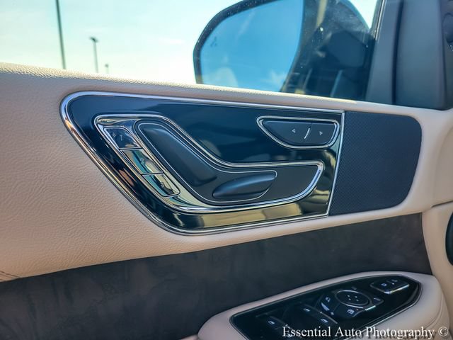 Used 2019 Lincoln Navigator Select AWD/4WD image 16