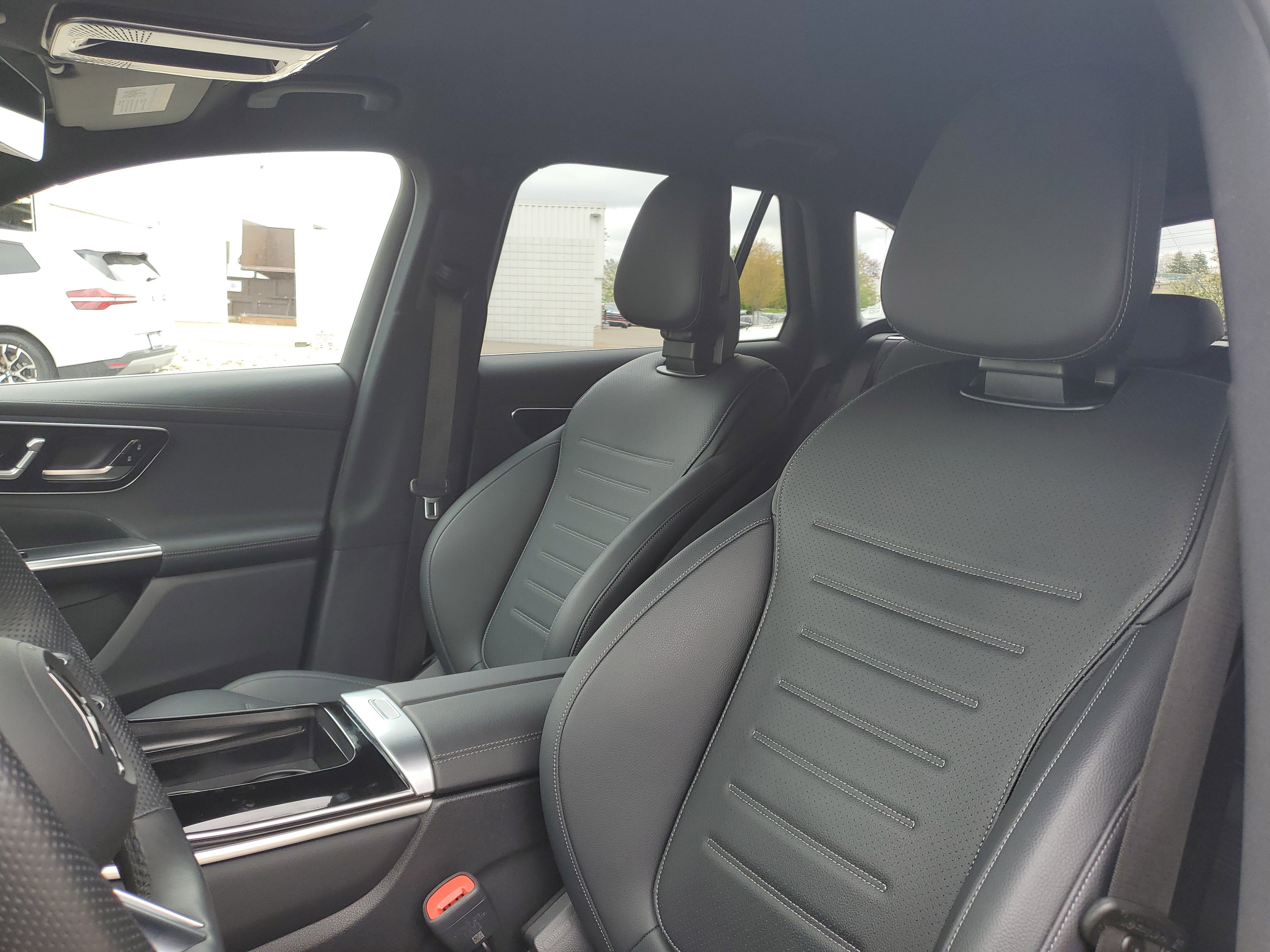 Used 2025 Mercedes-Benz GLC 350e 4MATIC image 8