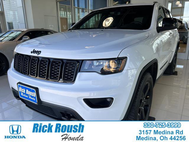 Used 2020 Jeep Grand Cherokee Laredo image 1