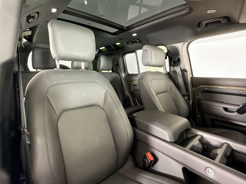 Used 2025 Land Rover Defender 110 S image 14