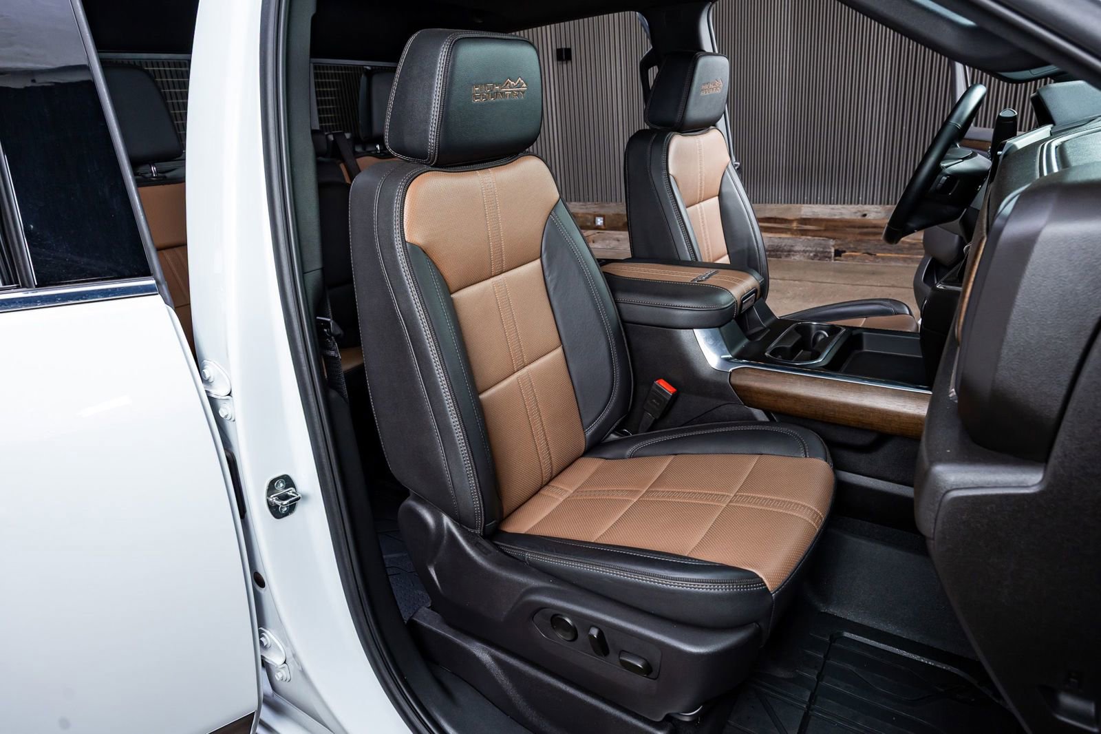 Used 2024 Chevrolet Silverado 3500 High Country w/ High Country Premium Package image 31