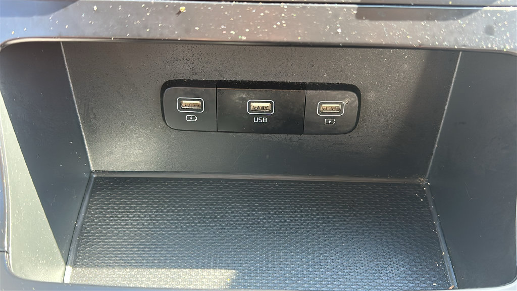 Used 2024 Kia Carnival LX FWD image 26