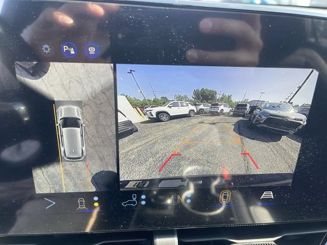 New 2027 Chevrolet Equinox LT w/ Convenience Package II FWD image 17