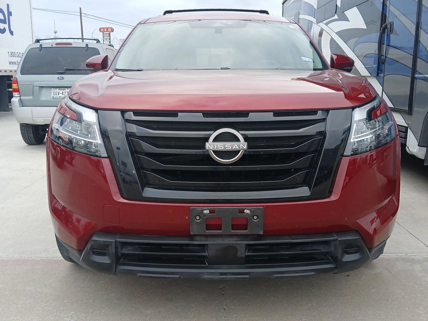 Used 2022 Nissan Pathfinder SV w/ SV Premium Package image 3