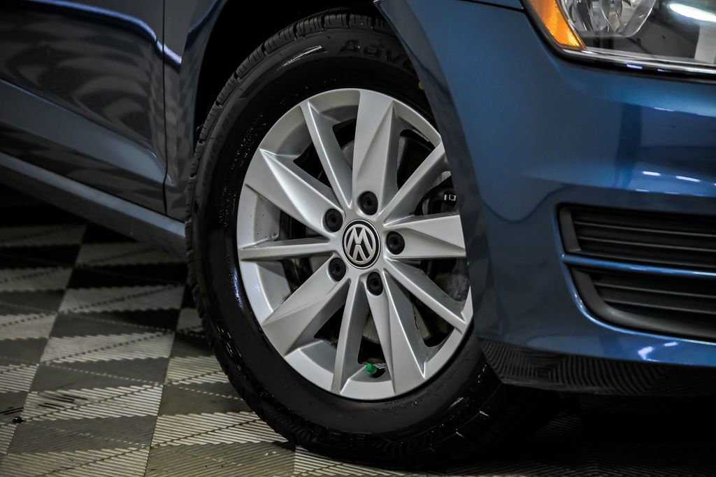 Used 2016 Volkswagen Golf S image 3