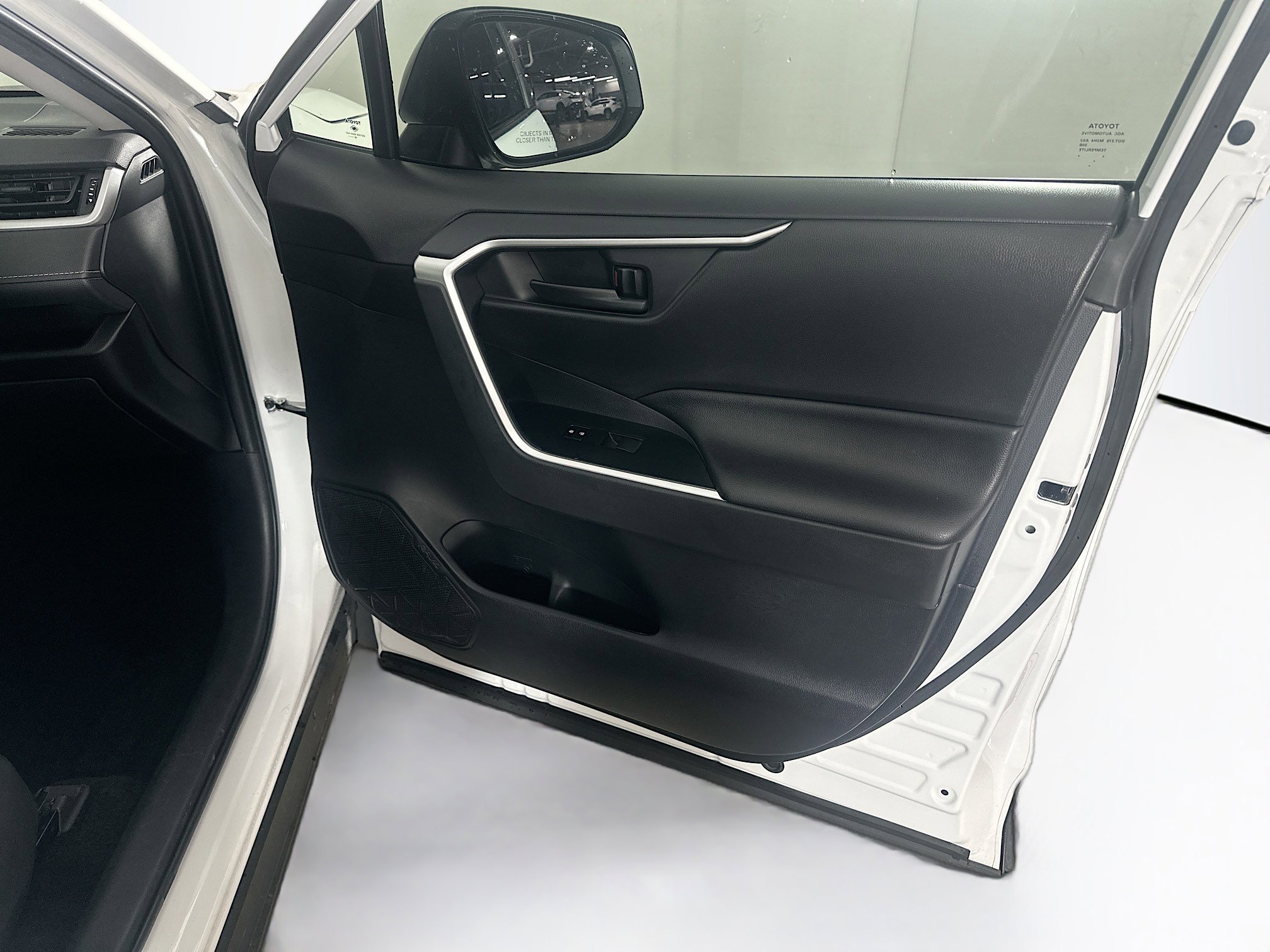 Used 2019 Toyota RAV4 LE w/ All Weather Liner Package AWD/4WD image 29