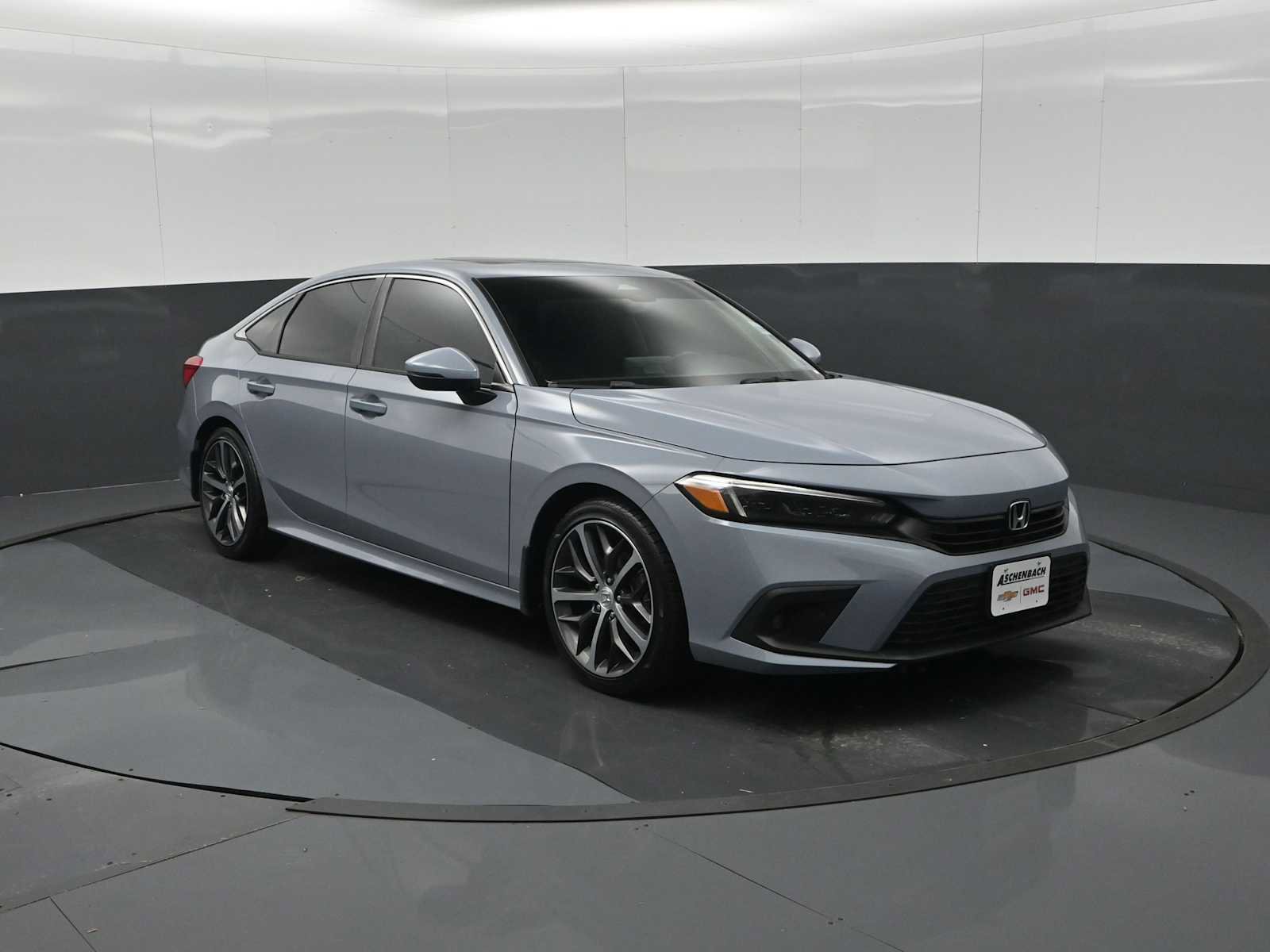 Used 2022 Honda Civic Touring image 2