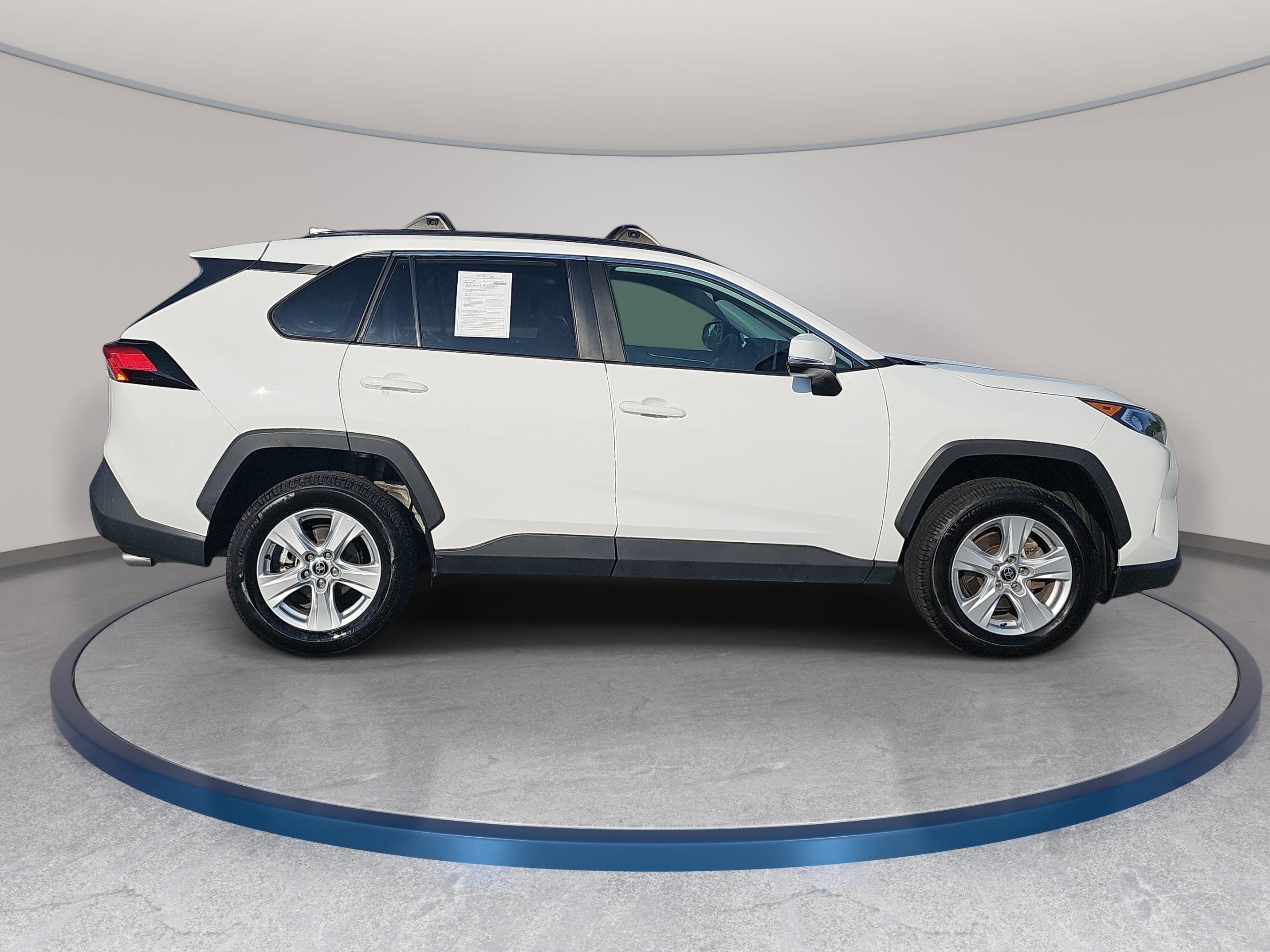 Used 2021 Toyota RAV4 XLE w/ Convenience Package FWD image 4