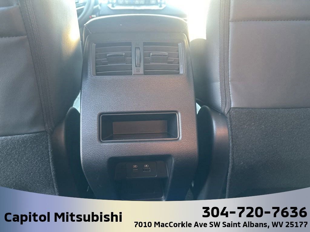 New 2025 Mitsubishi Outlander SE image 21