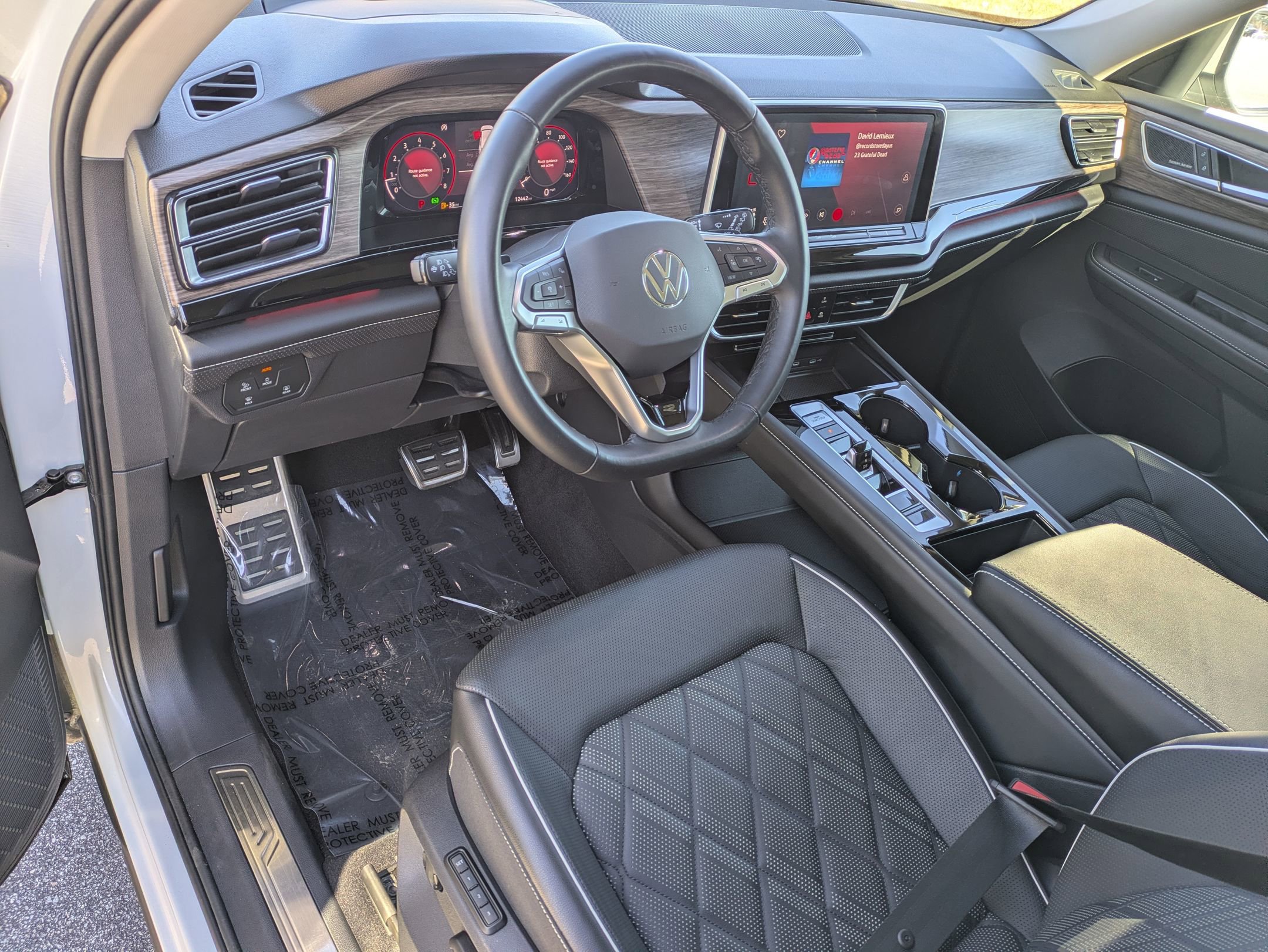 Used 2024 Volkswagen Atlas SEL Premium R-Line image 9