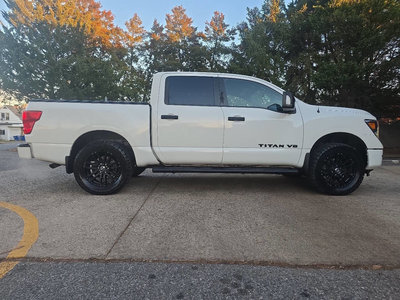Used 2018 Nissan Titan XD image 8