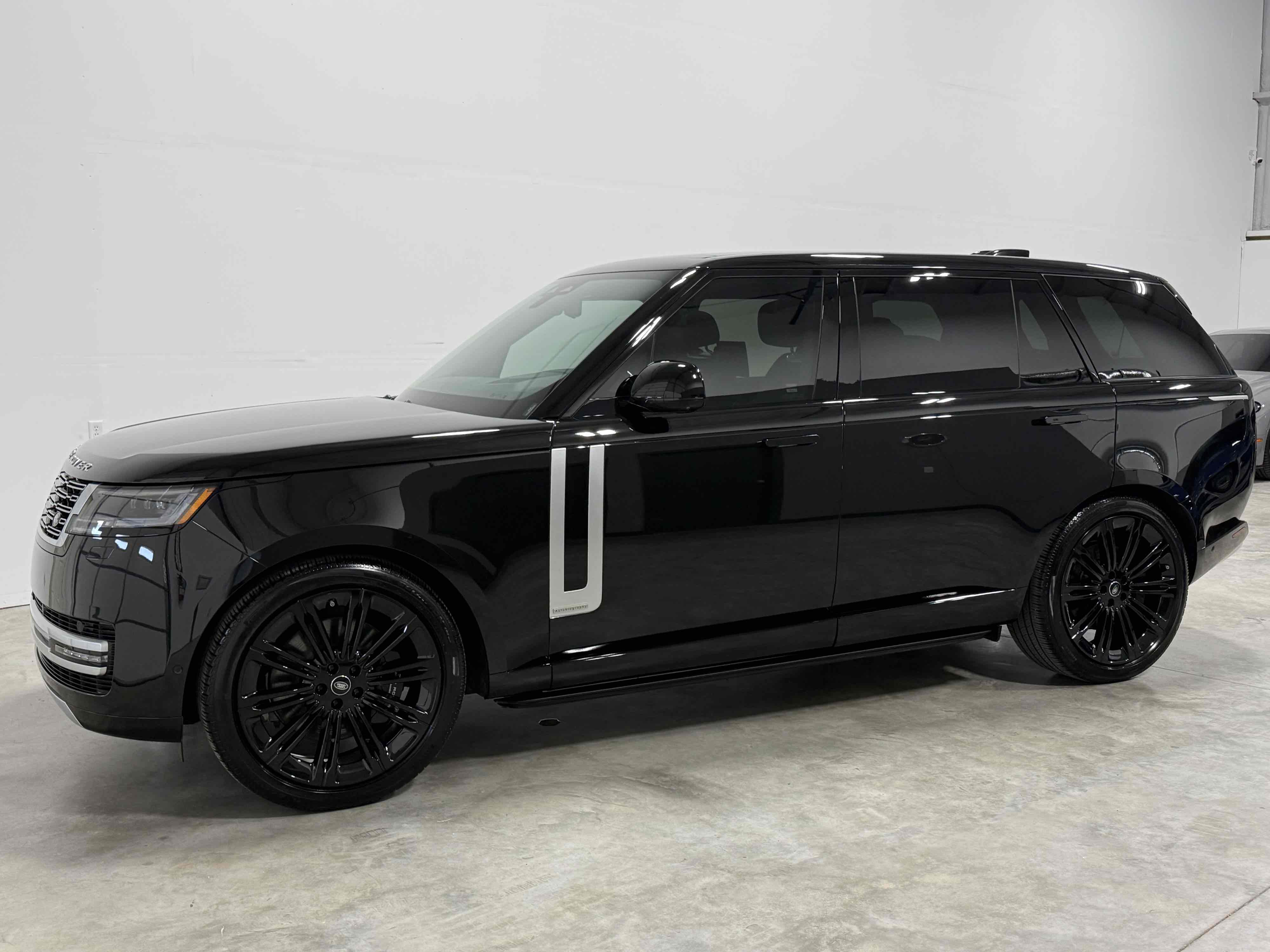 Used 2025 Land Rover Range Rover Long Wheelbase Autobiography image 21