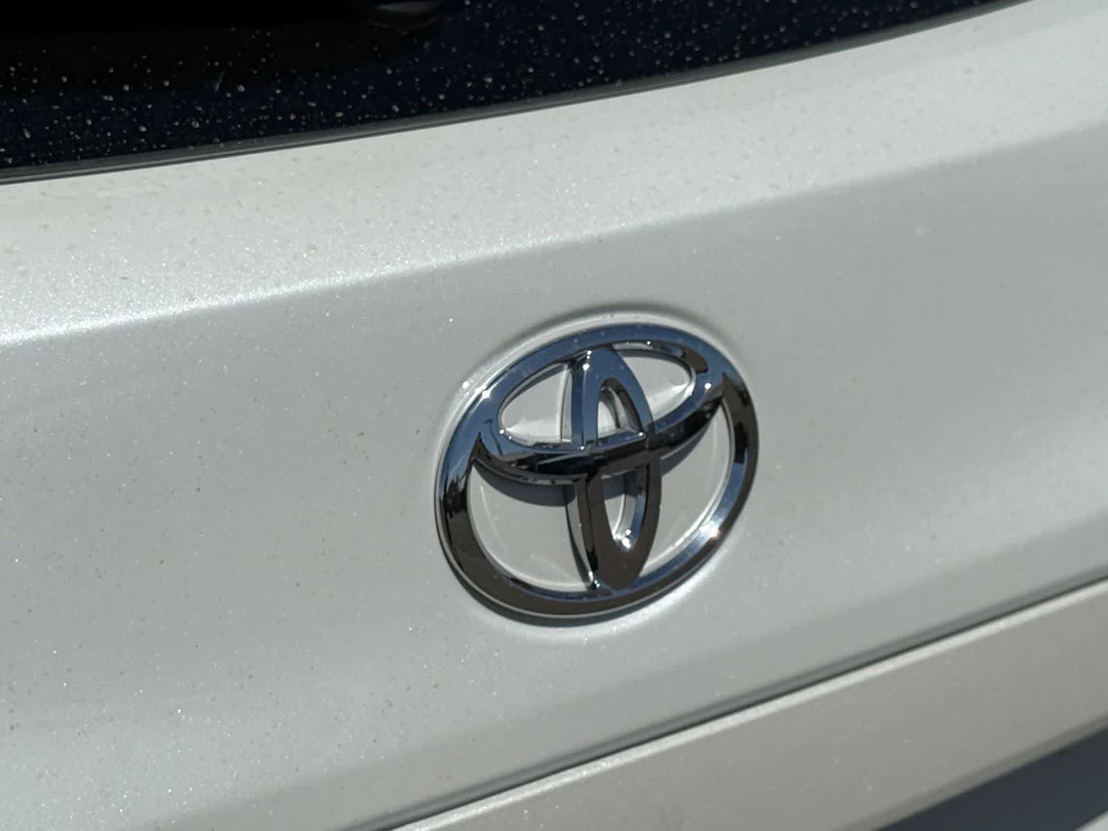 Used 2026 Toyota Corolla Cross XLE w/ Convenience Package FWD image 36