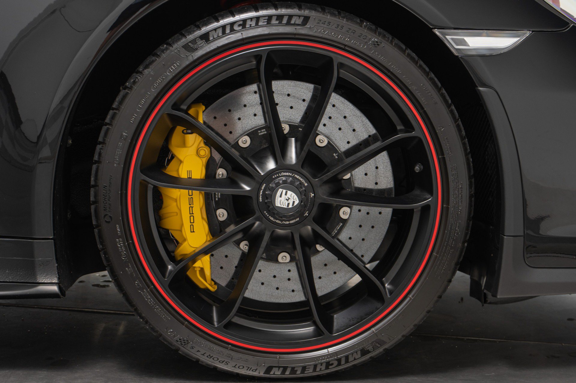 Used 2019 Porsche 911 Speedster RWD image 36