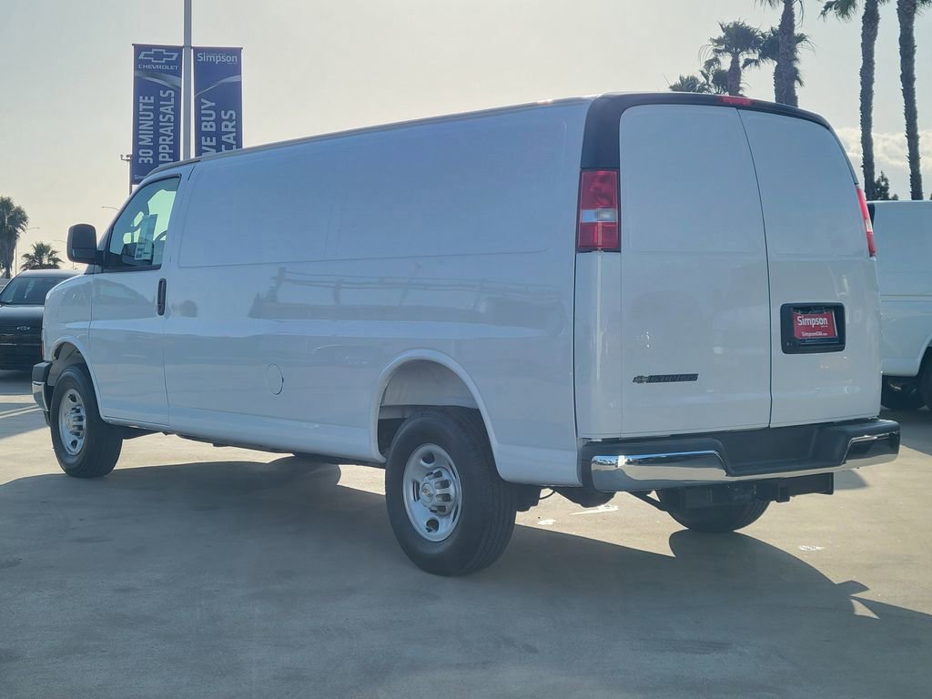 New 2026 Chevrolet Express 3500 Extended RWD image 2