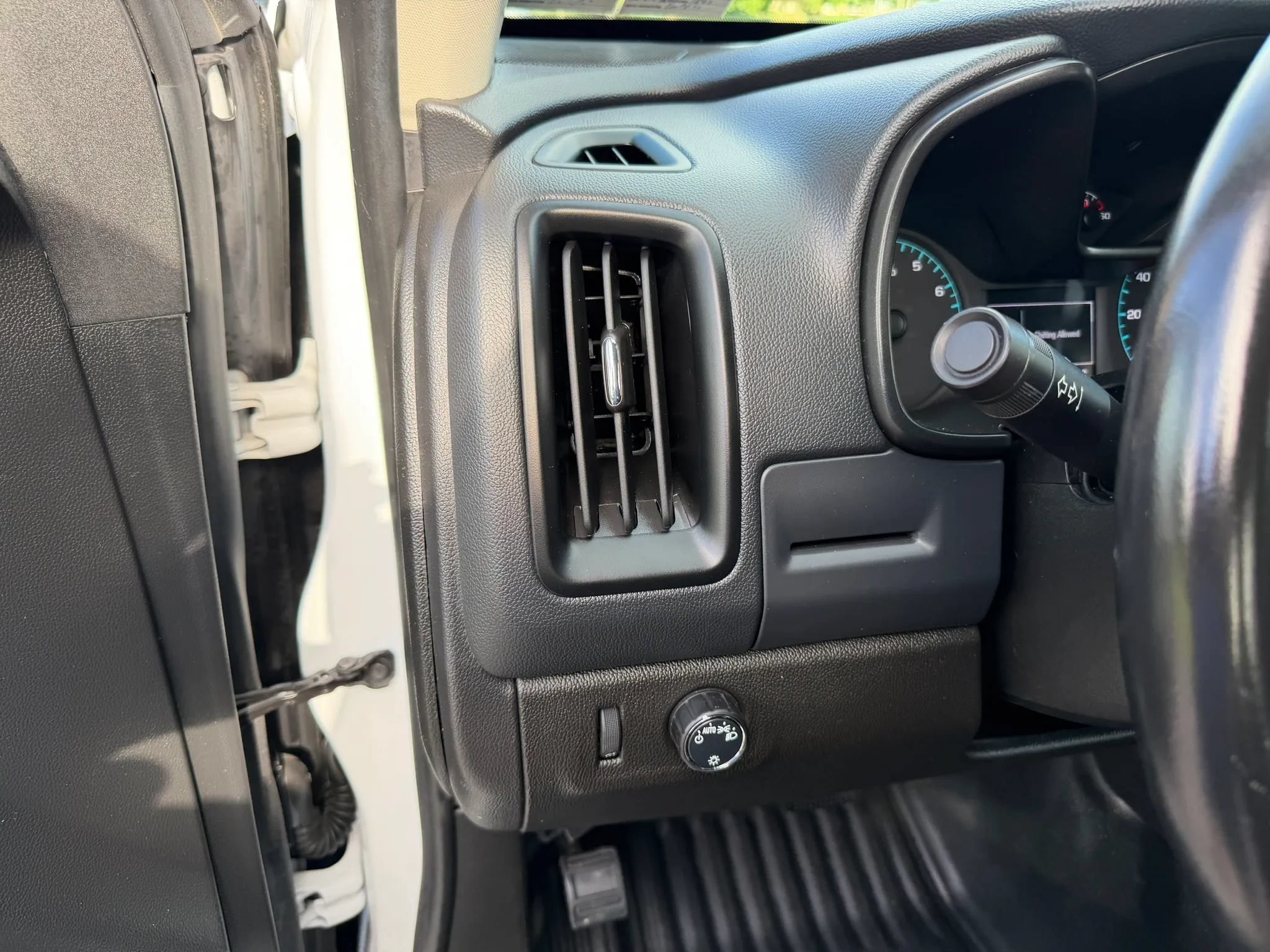 Used 2022 Chevrolet Colorado LT w/ Fleet Safety Package RWD image 13