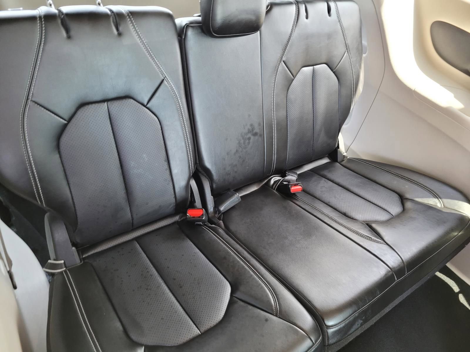 Used 2024 Chrysler Pacifica Touring-L FWD image 12