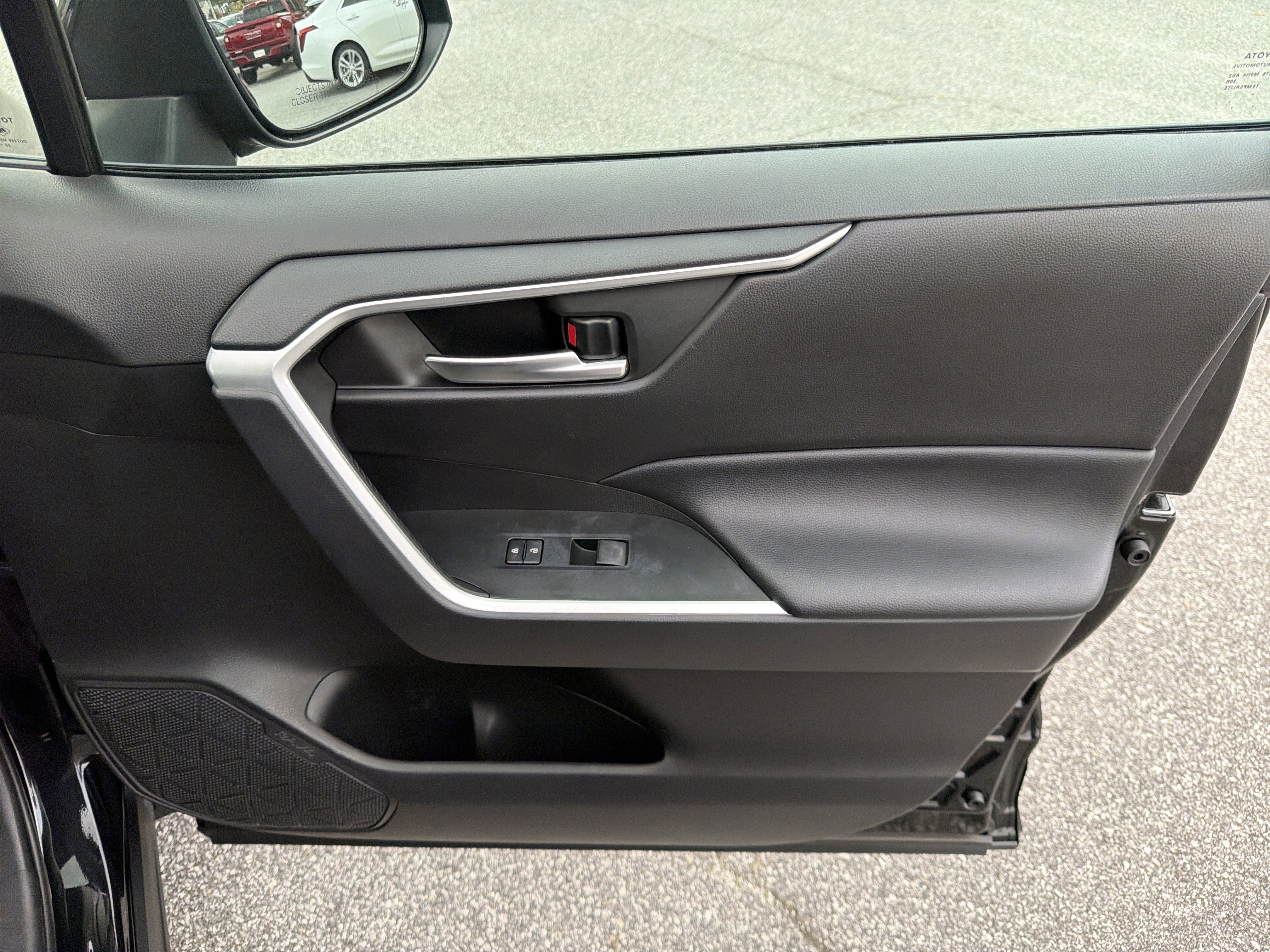 Used 2021 Toyota RAV4 XLE w/ Convenience Package image 26