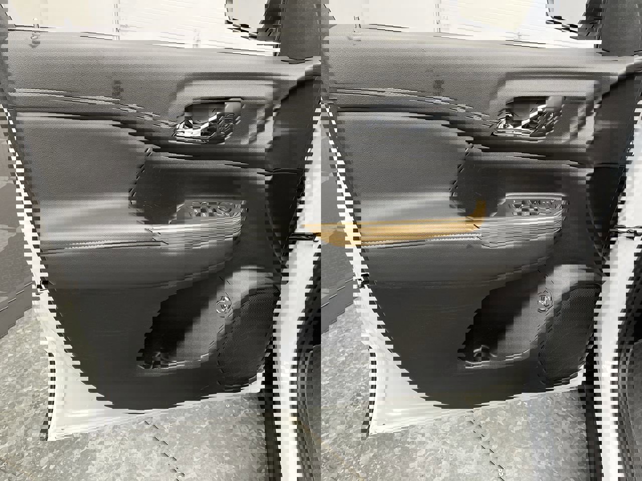 Certified 2023 GMC Acadia SLE w/ Driver Convenience Package image 7