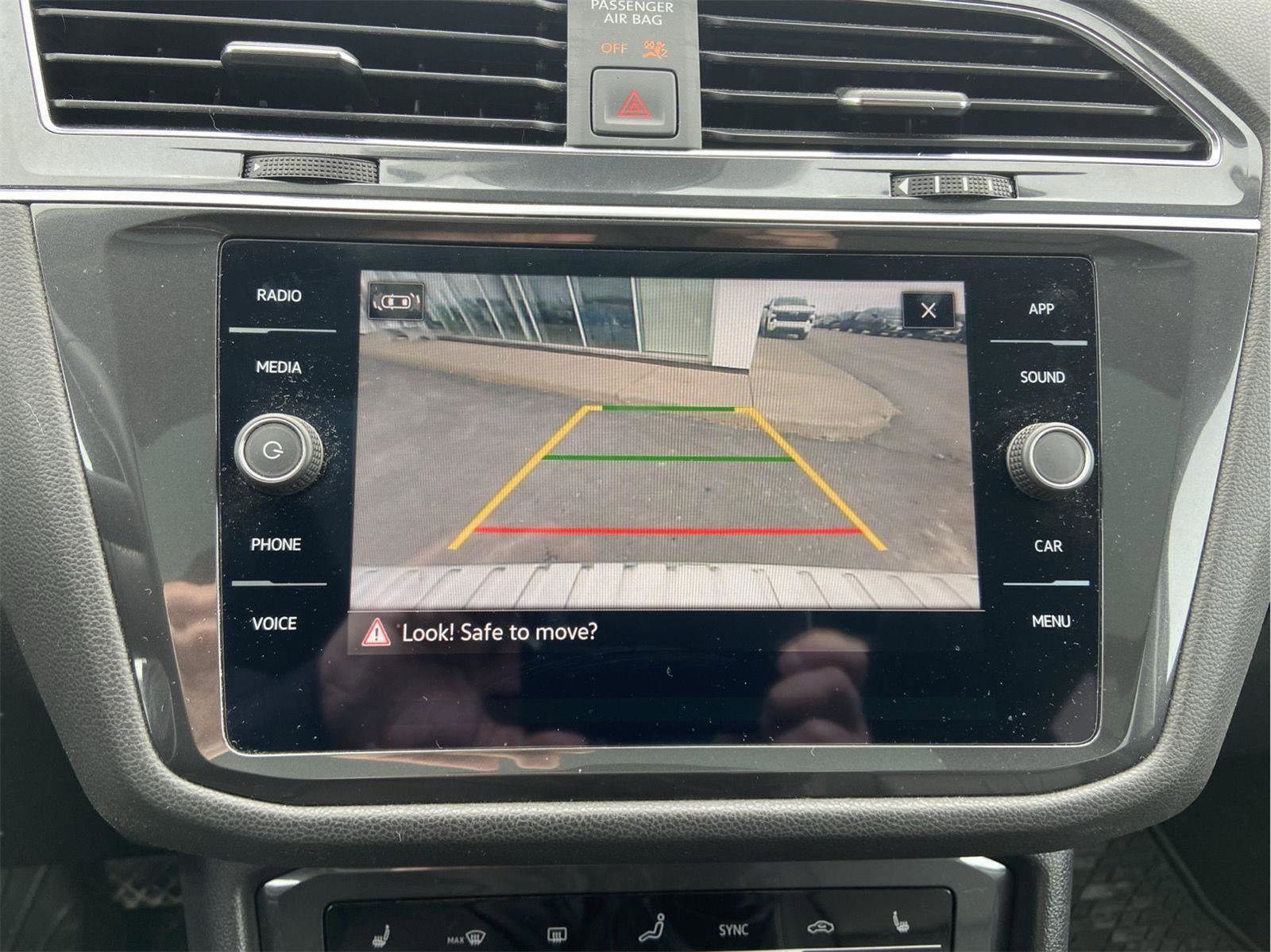 Used 2023 Volkswagen Tiguan SE image 30