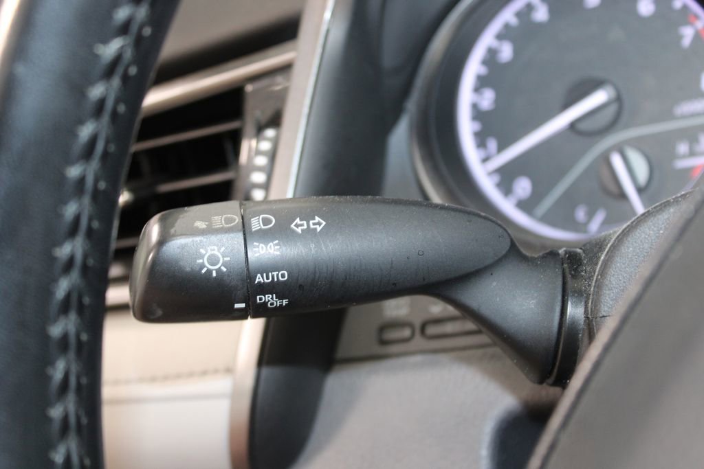 Used 2022 Toyota Camry SE FWD image 22