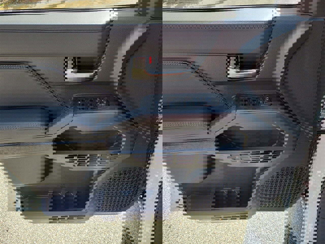 Used 2025 Toyota Tacoma Limited image 12