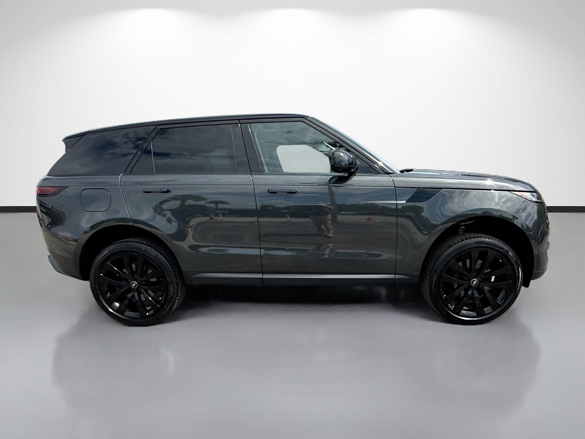Used 2025 Land Rover Range Rover Sport SE AWD/4WD image 6