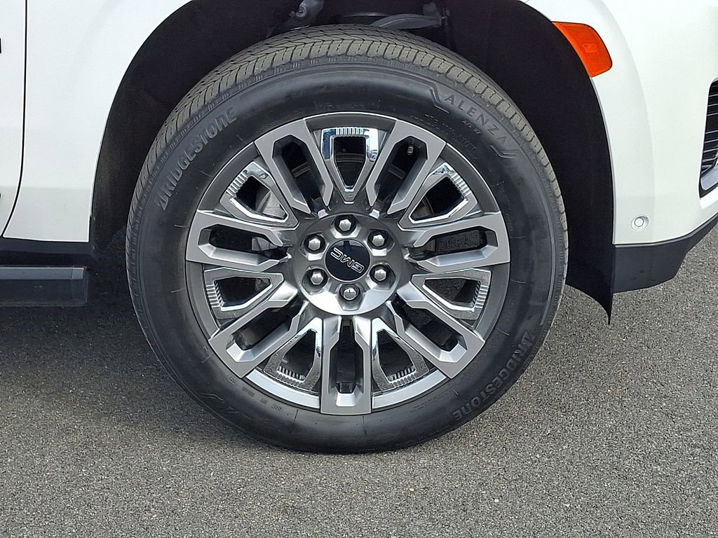 Used 2023 GMC Yukon Denali Ultimate w/ LPO, Floor Liner Package AWD/4WD image 8