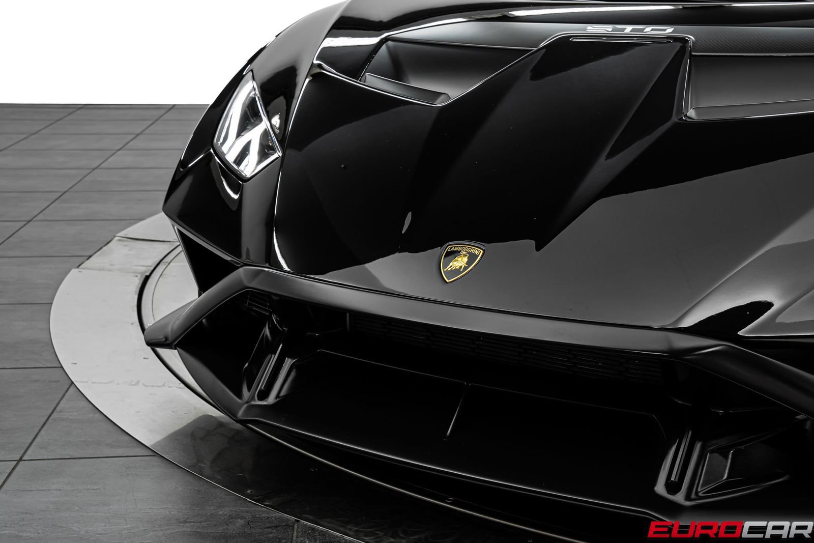Used 2022 Lamborghini Huracan STO RWD image 11