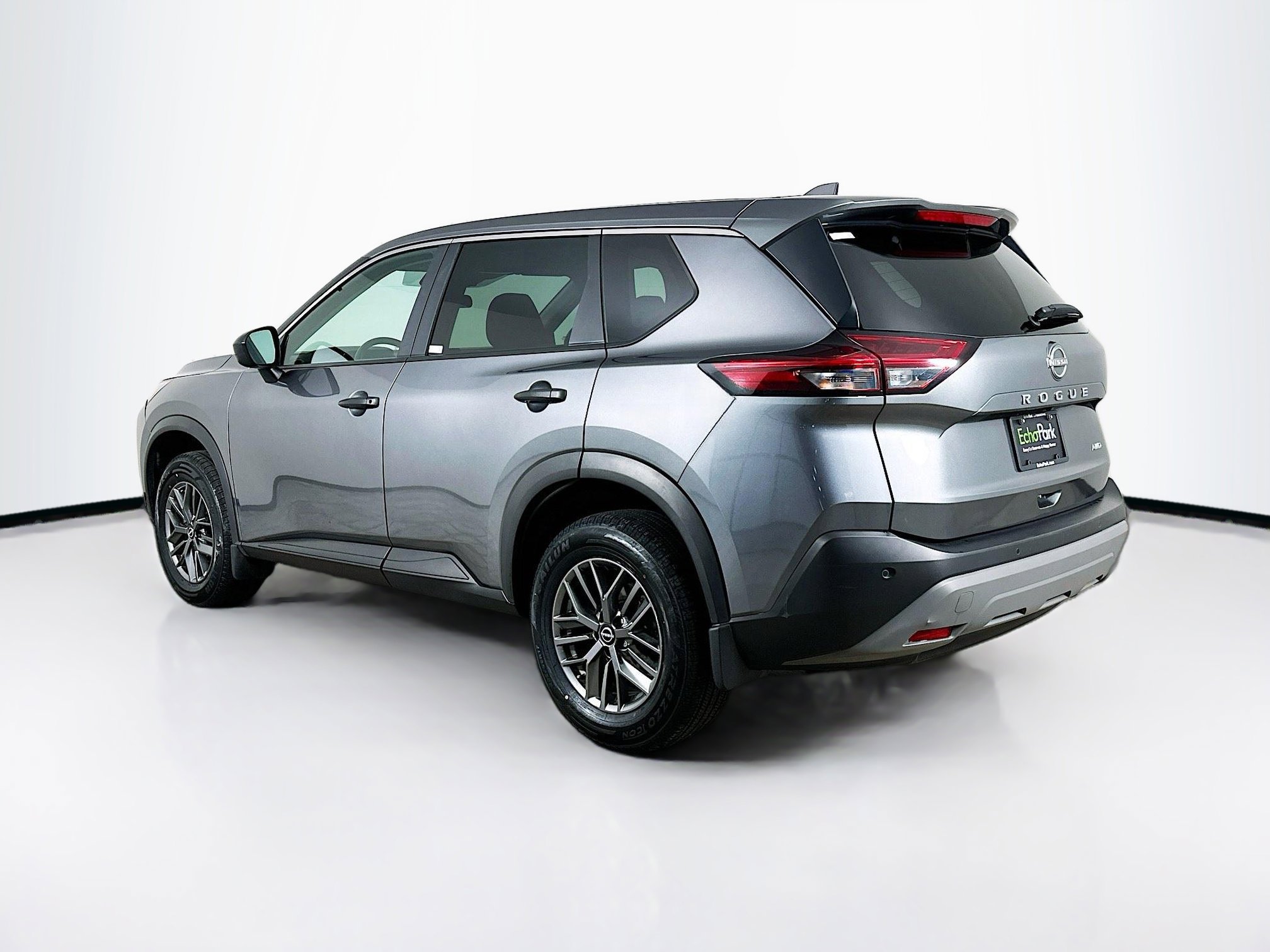 Used 2023 Nissan Rogue S AWD/4WD image 5
