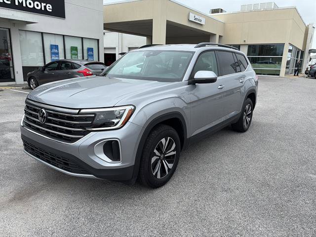 Certified 2025 Volkswagen Atlas SE image 3