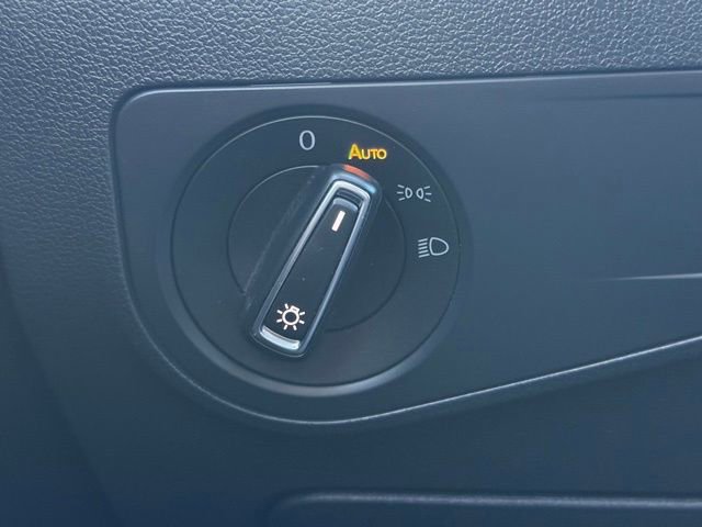 Used 2022 Volkswagen Tiguan SE R-Line image 18