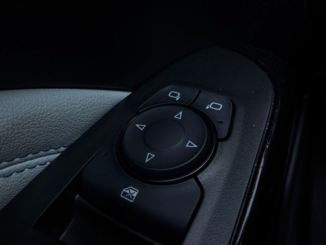 Used 2025 Chevrolet Trax LT FWD image 22