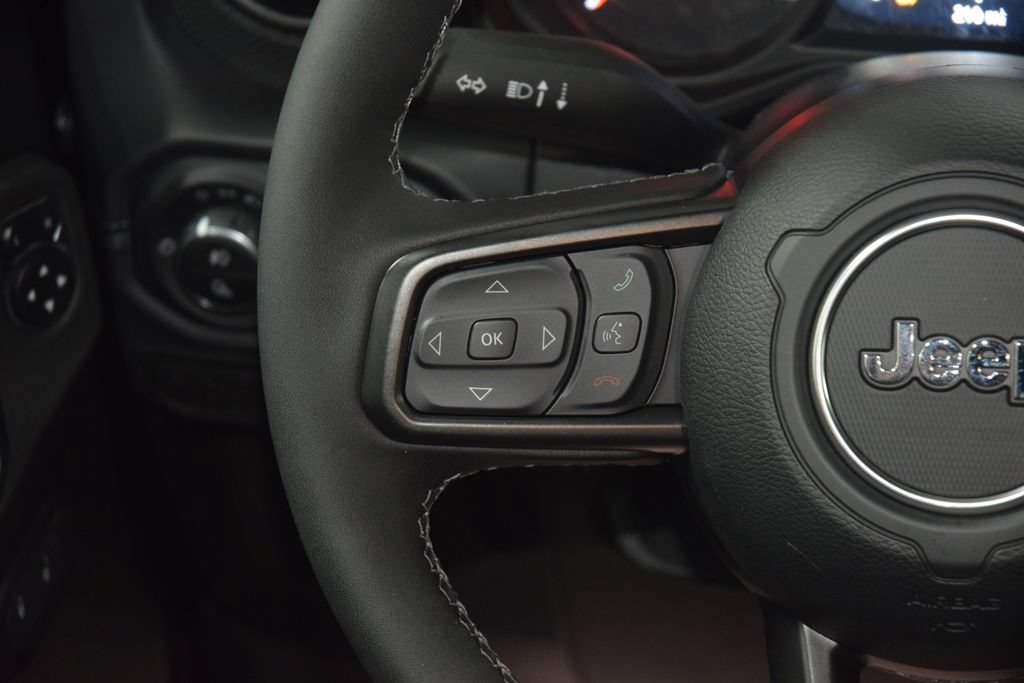 Used 2026 Jeep Gladiator Mojave w/ Safety Group AWD/4WD image 40