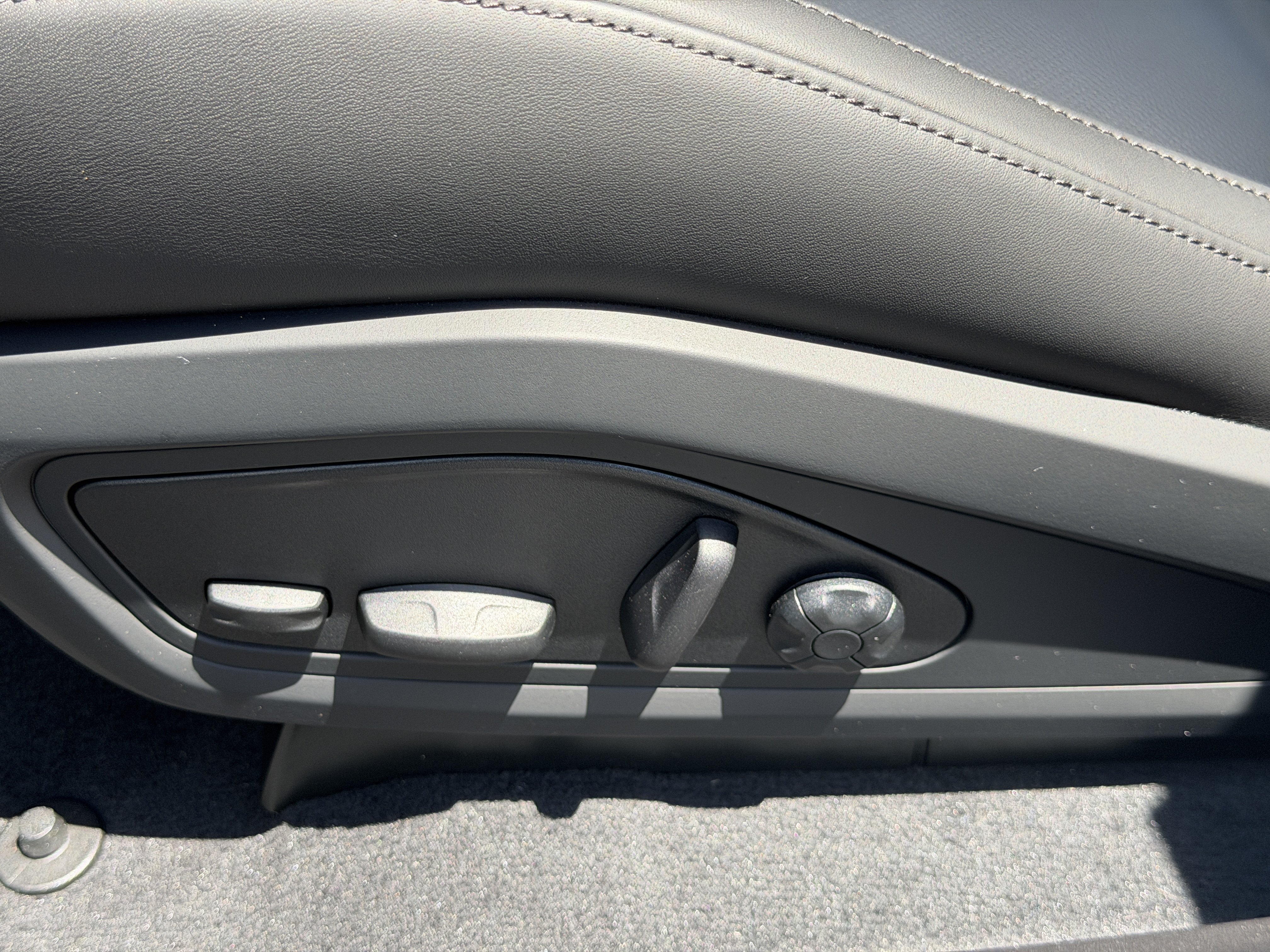 New 2026 Porsche Taycan AWD/4WD image 23
