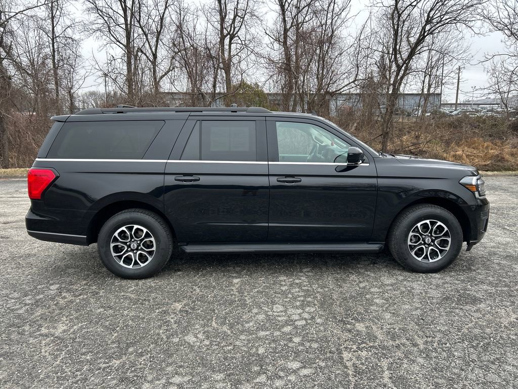Used 2024 Ford Expedition Max XLT image 7