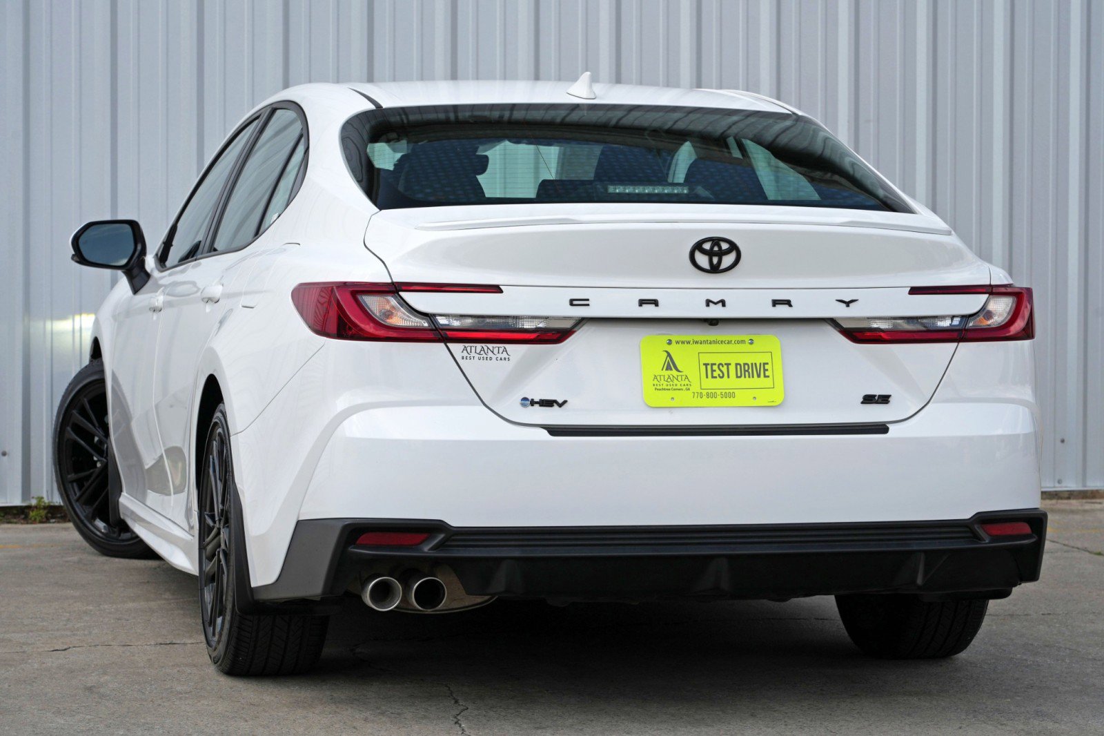 Used 2025 Toyota Camry SE image 4