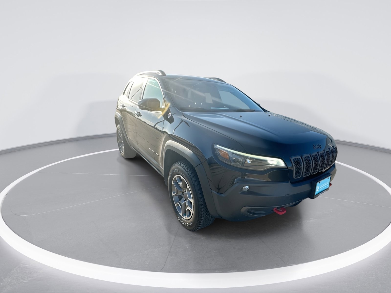 Used 2021 Jeep Cherokee Trailhawk w/ Comfort/Convenience Group AWD/4WD image 2