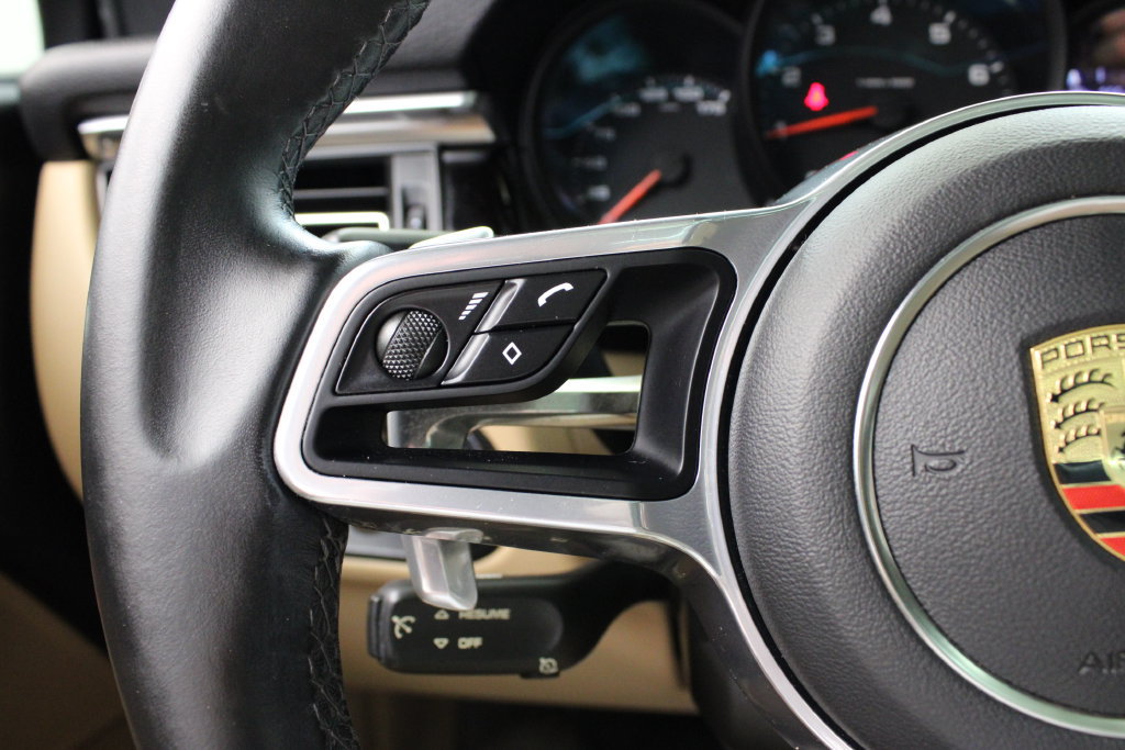 Used 2020 Porsche Macan AWD/4WD image 26