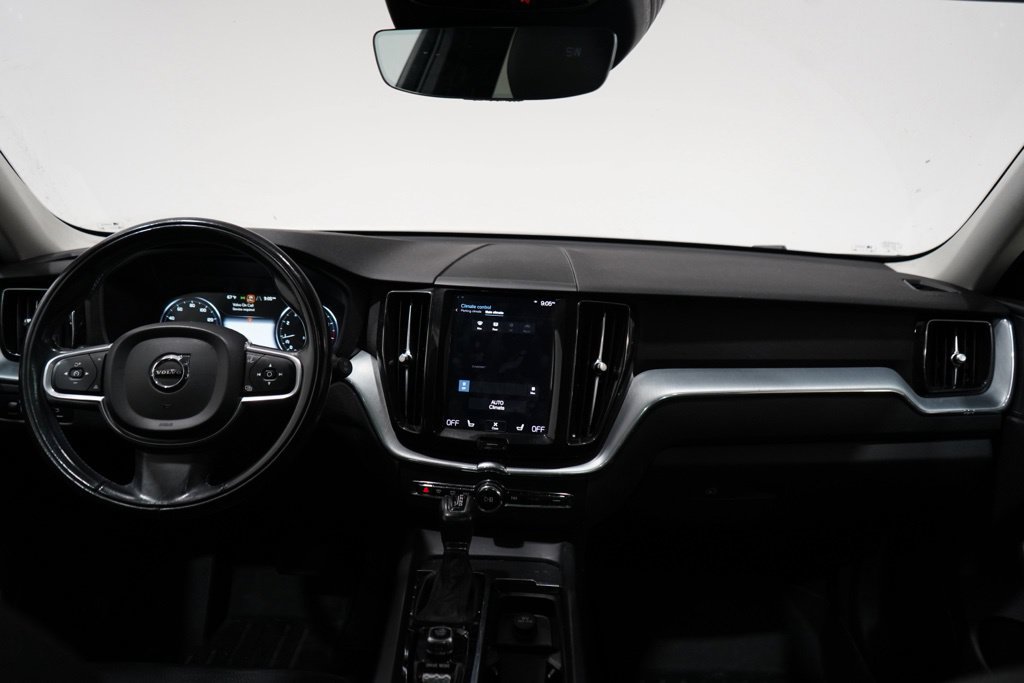 Used 2018 Volvo XC60 T5 Momentum w/ Convenience Package AWD/4WD image 17