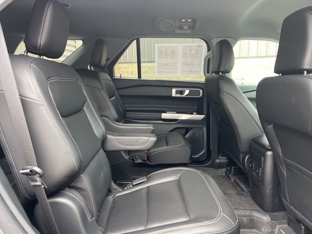 Used 2024 Ford Explorer XLT w/ Equipment Group 202A AWD/4WD image 14